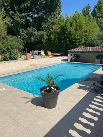L'Appartement Du Micocoulier Salon-de-Provence Luaran gambar